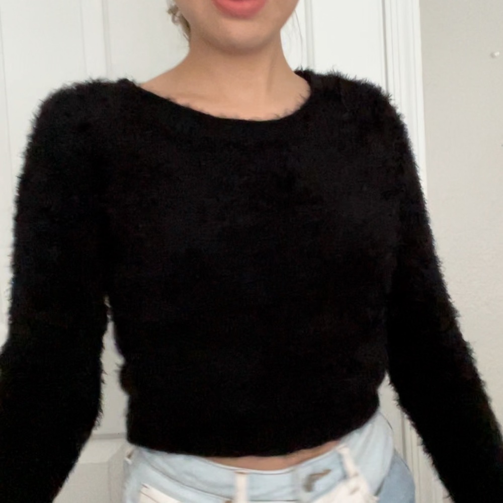 Vintage black crop fuzzy sweater